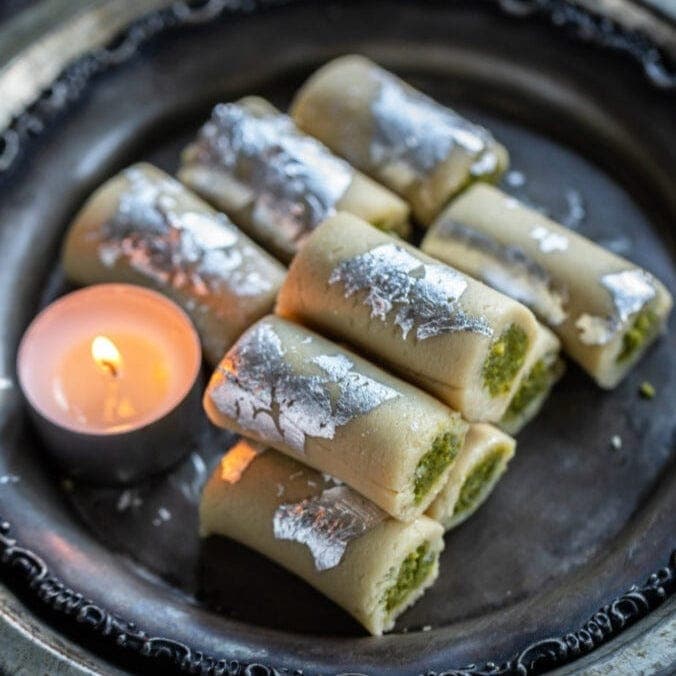 Kaju Pista Roll
